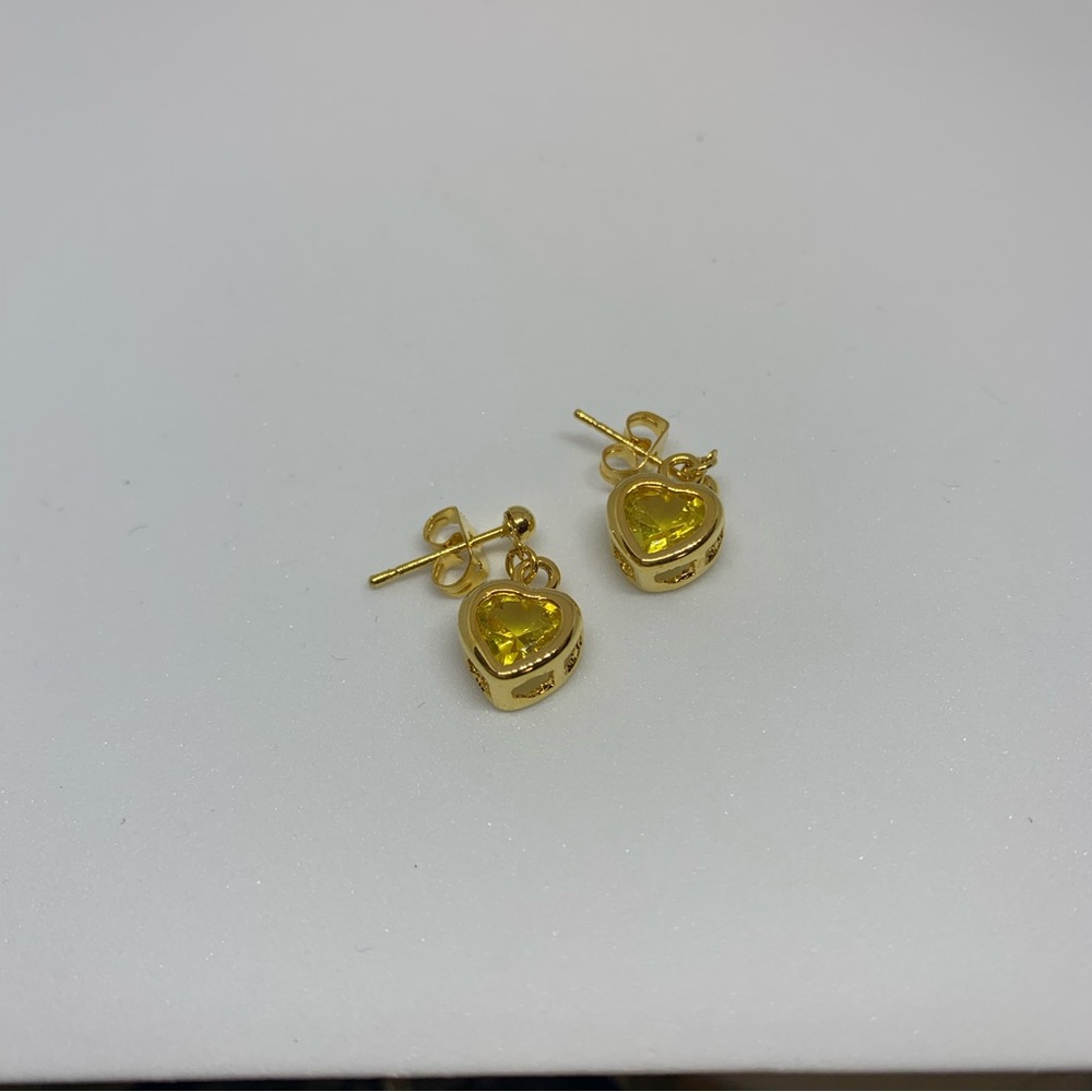 NEW Gold w yellow heart rhinestone earrings